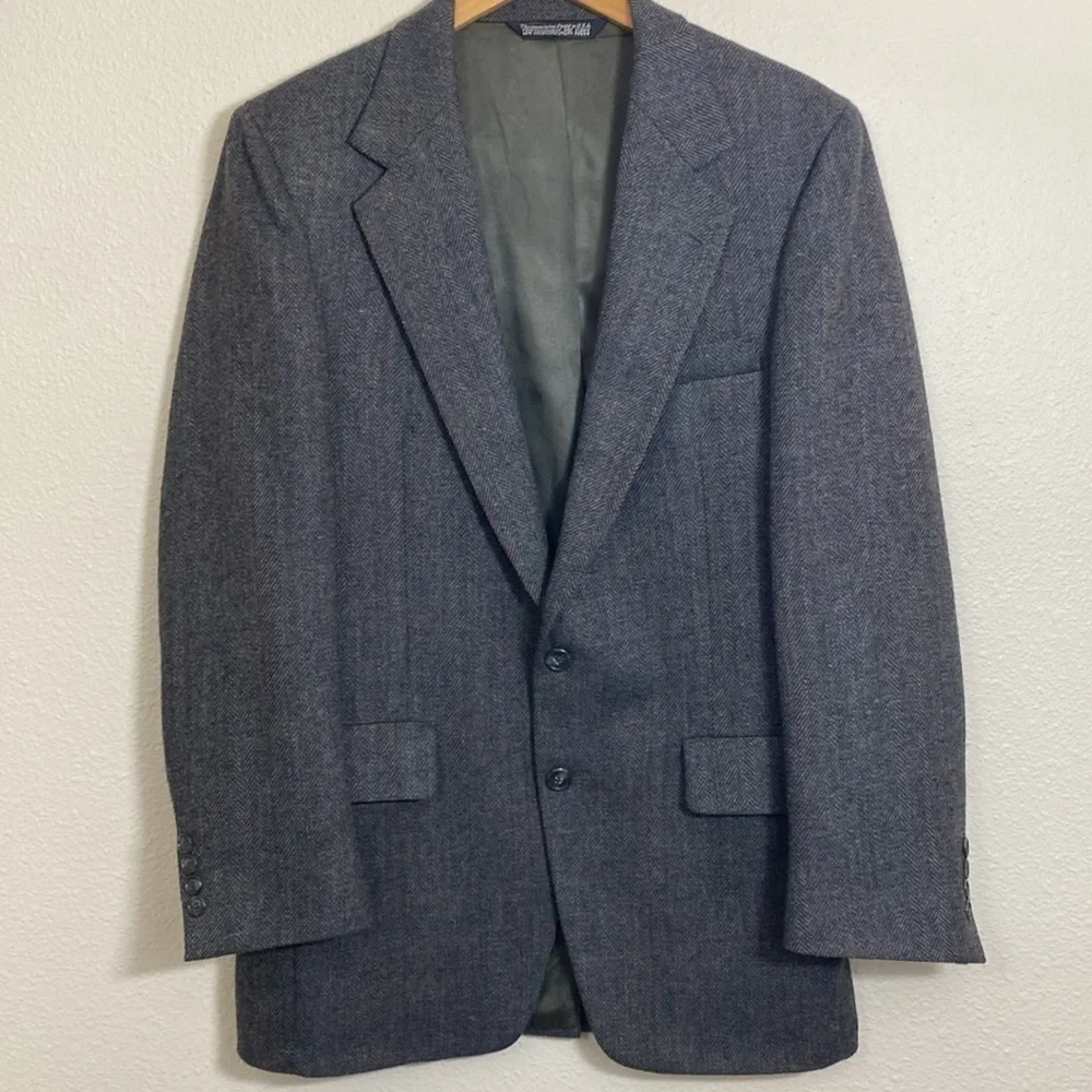 VTG Wool Herringbone Tweed Blazer in Gray 2 button style